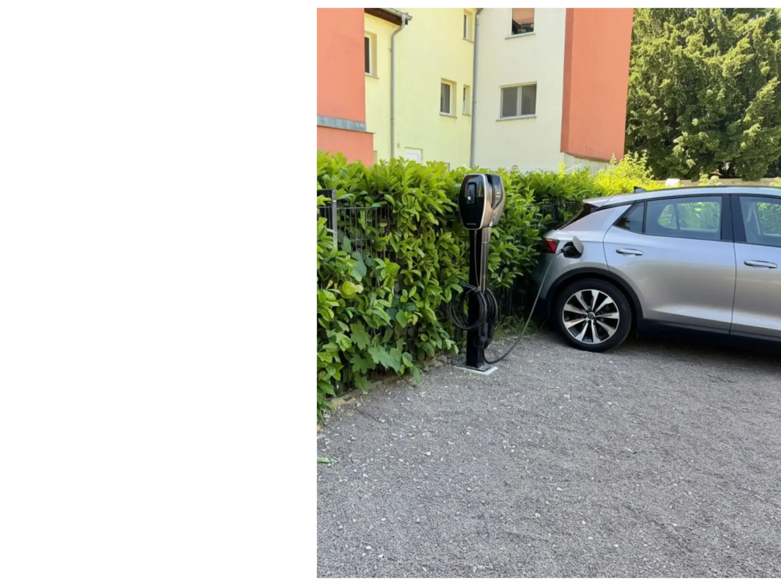Ladesäule mit Auto KI 2